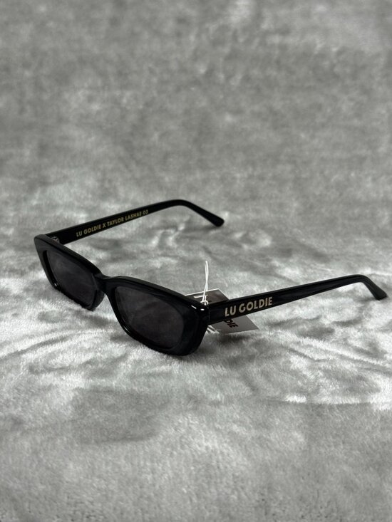 Lu Goldie Taylor Lashae 03 Black Rectangle Sunglasses With UV400 Protection